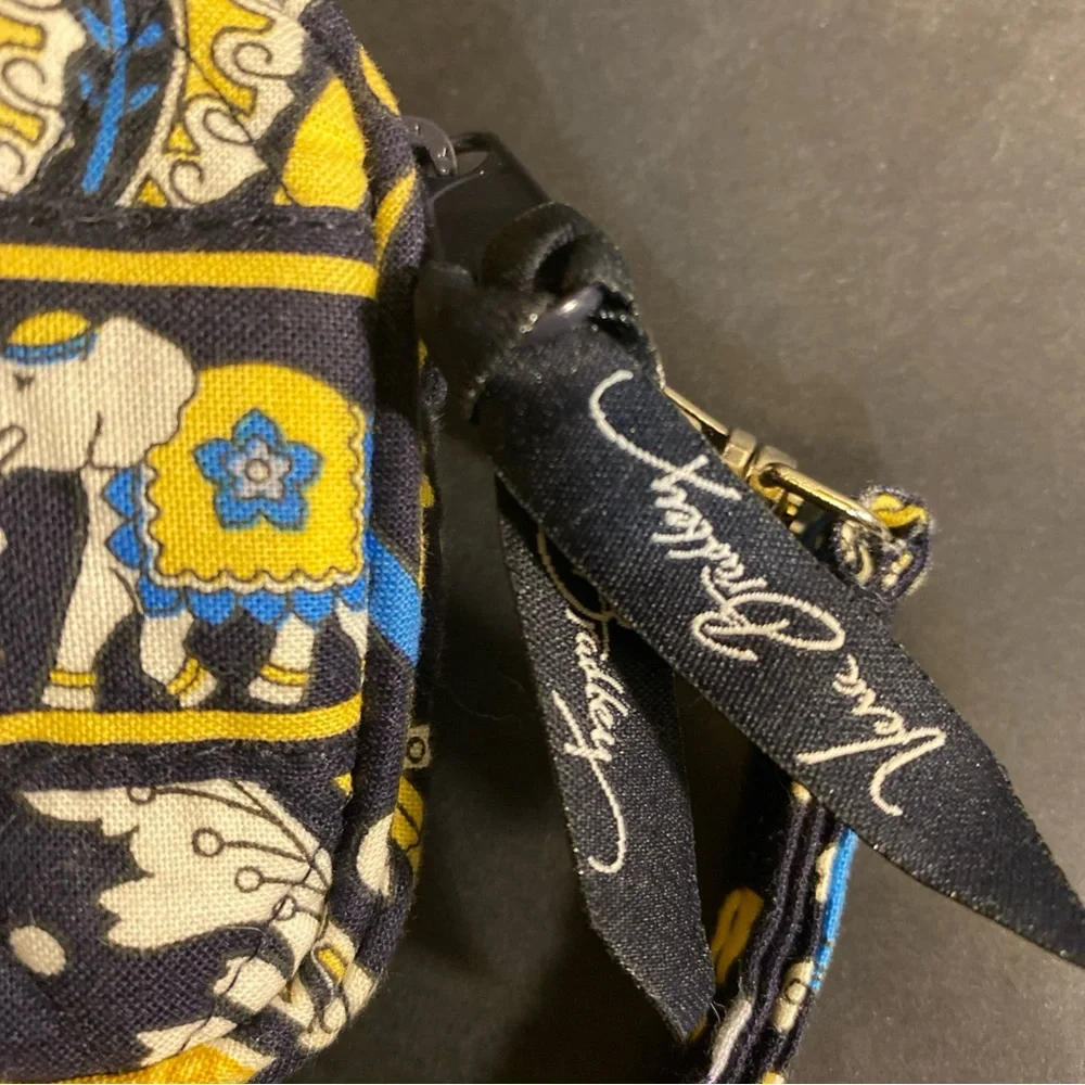 Vera Bradley‎ Retired Ellie Blue Paisley Elephant Tech Wallet Wristlet